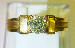 Cincin dengan batu Berlian Banjar (ikat emas)